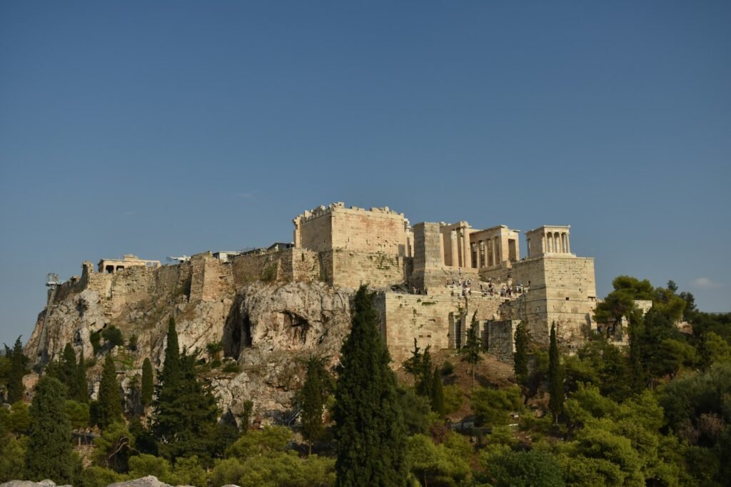 Acropolis Guided Tour vs Audio Guide - Visita guiada a la Acrópolis vs guía de audio - Acropolis Rondleiding vs Audiogids - Akropolis geführte Tour vs. Audioguide - アクロポリス ガイドツアー vs オーディオガイド