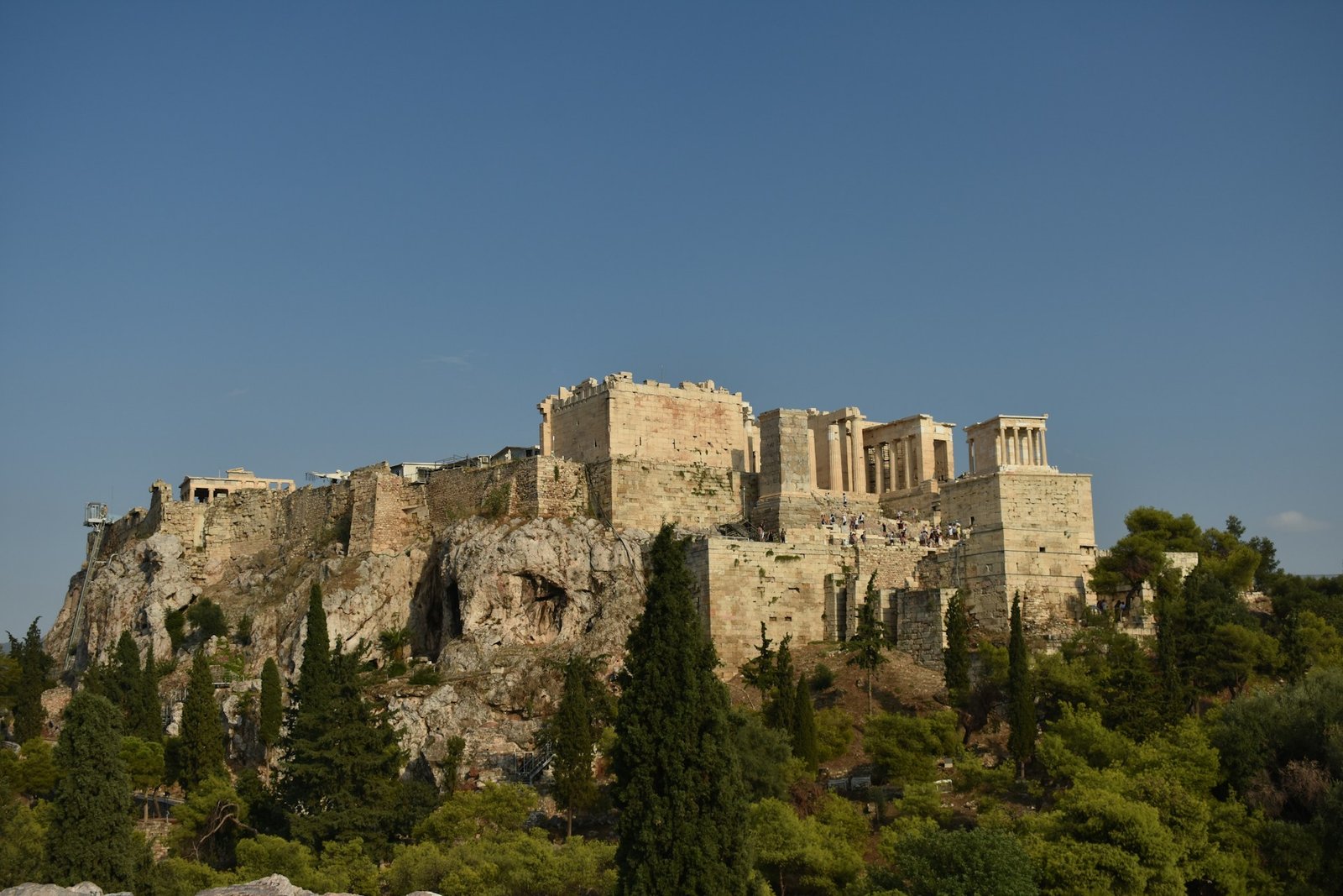 Acropolis Guided Tour vs Audio Guide - Visita guiada a la Acrópolis vs guía de audio - Acropolis Rondleiding vs Audiogids - Akropolis geführte Tour vs. Audioguide - アクロポリス ガイドツアー vs オーディオガイド